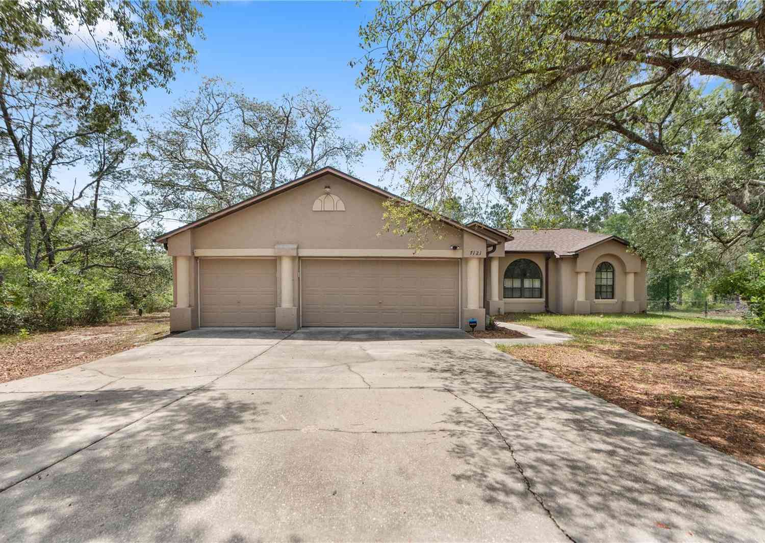 Homes For Sale - 7121 Bastian Court<br/> WEEKI WACHEE, FL 34613