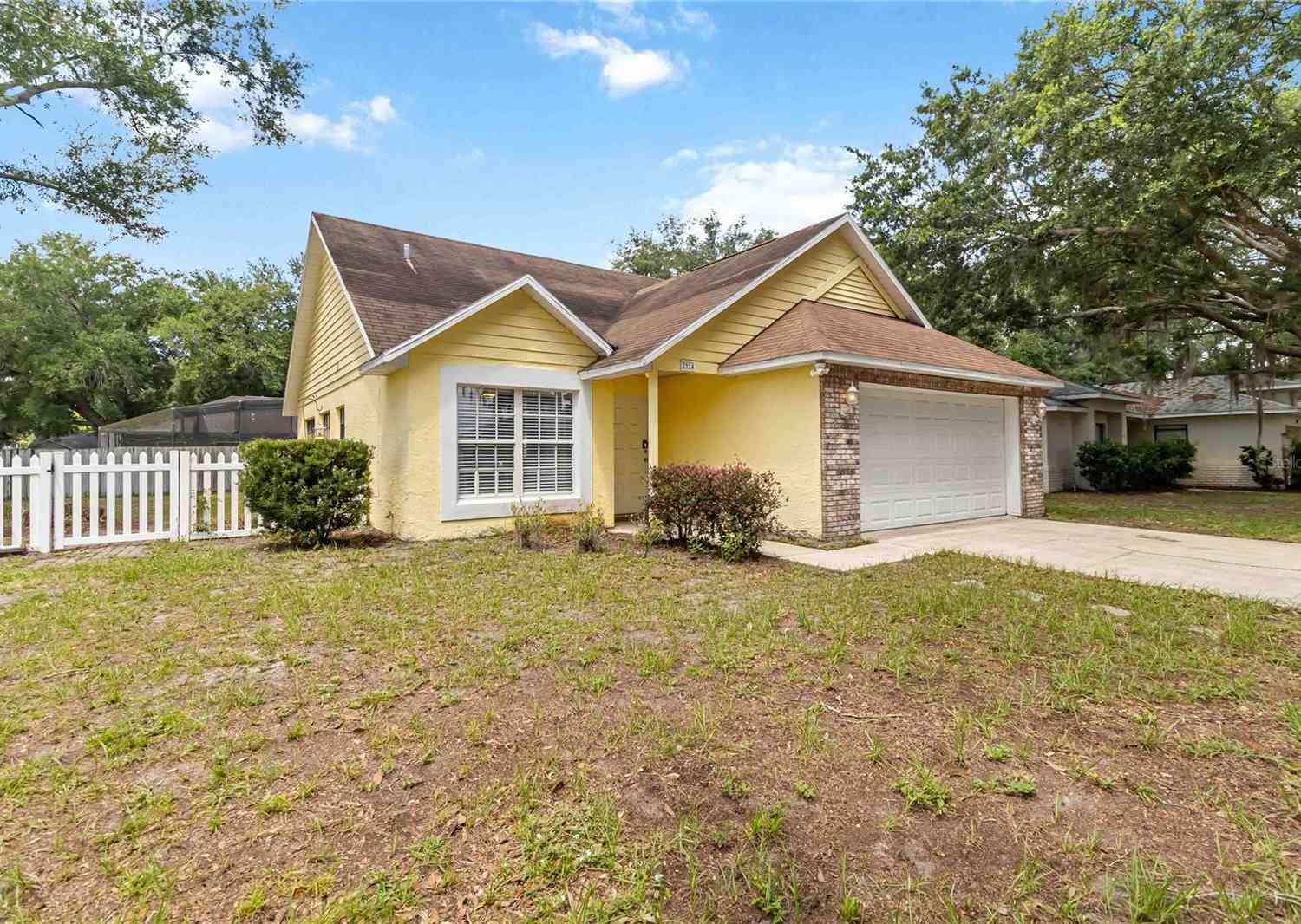 Homes For Sale - 2924 Dana Lane<br/> KISSIMMEE, FL 34744