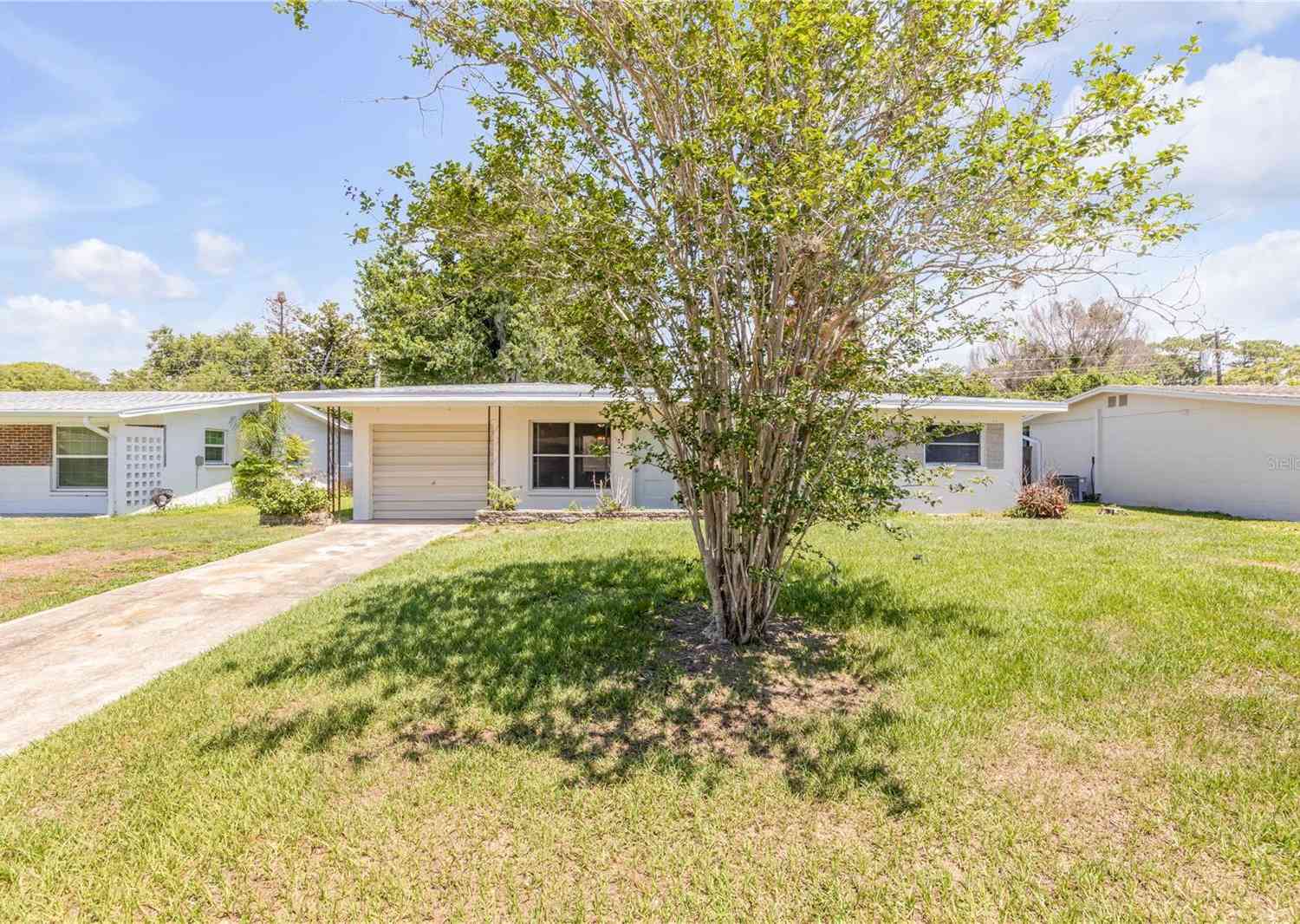 Homes For Sale - 592 Brook Circle<br/> SOUTH DAYTONA, FL 32119