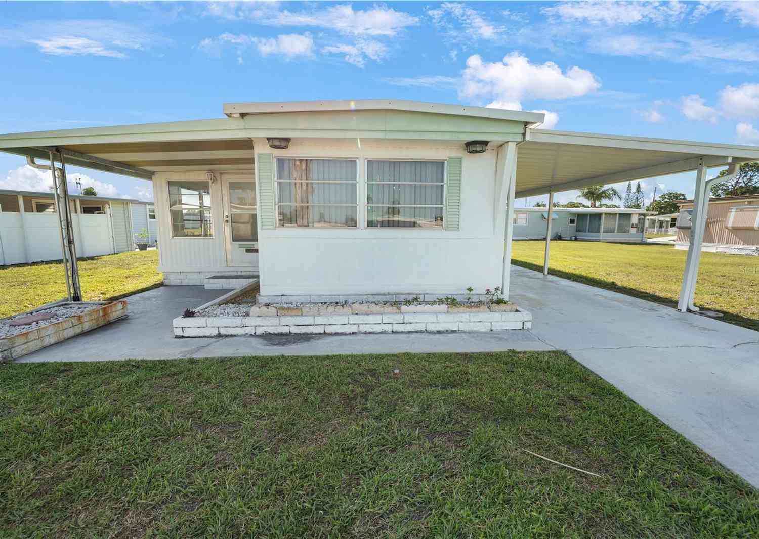 Mobile Home For Sale - 10921 London Drive<br/> PORT RICHEY, FL 34668