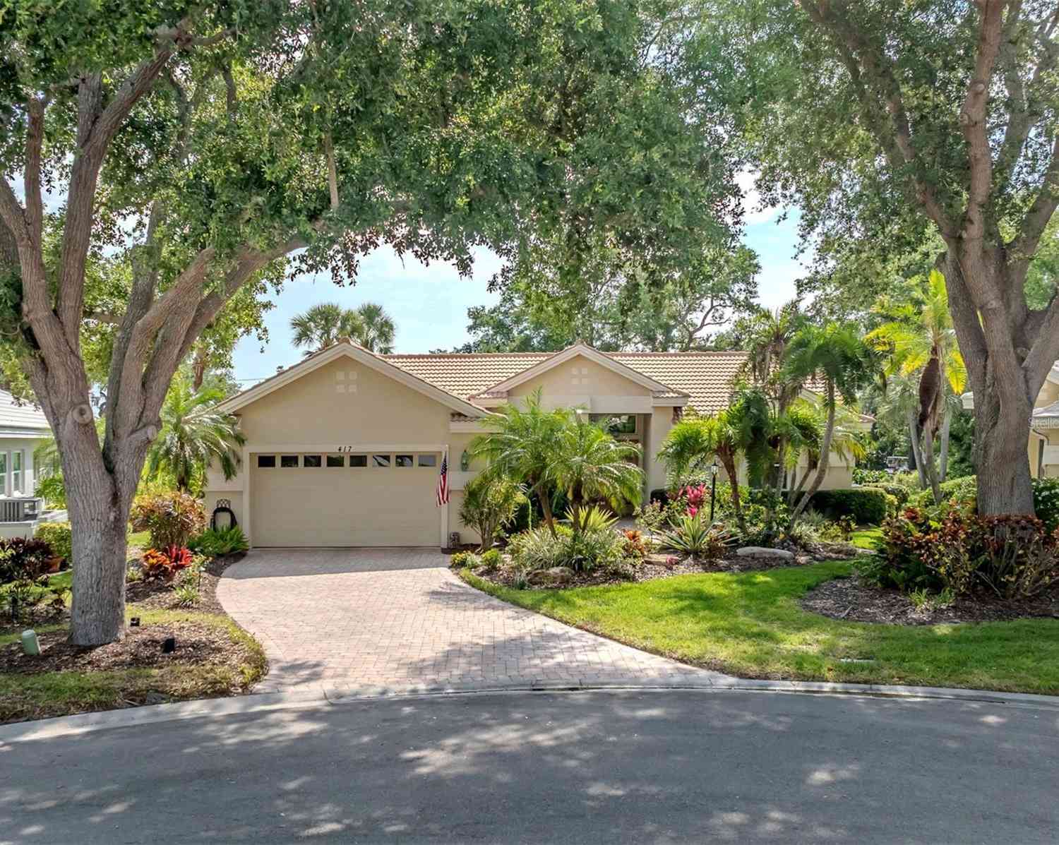 Homes For Sale - 417 Wellington Court<br/> VENICE, FL 34292