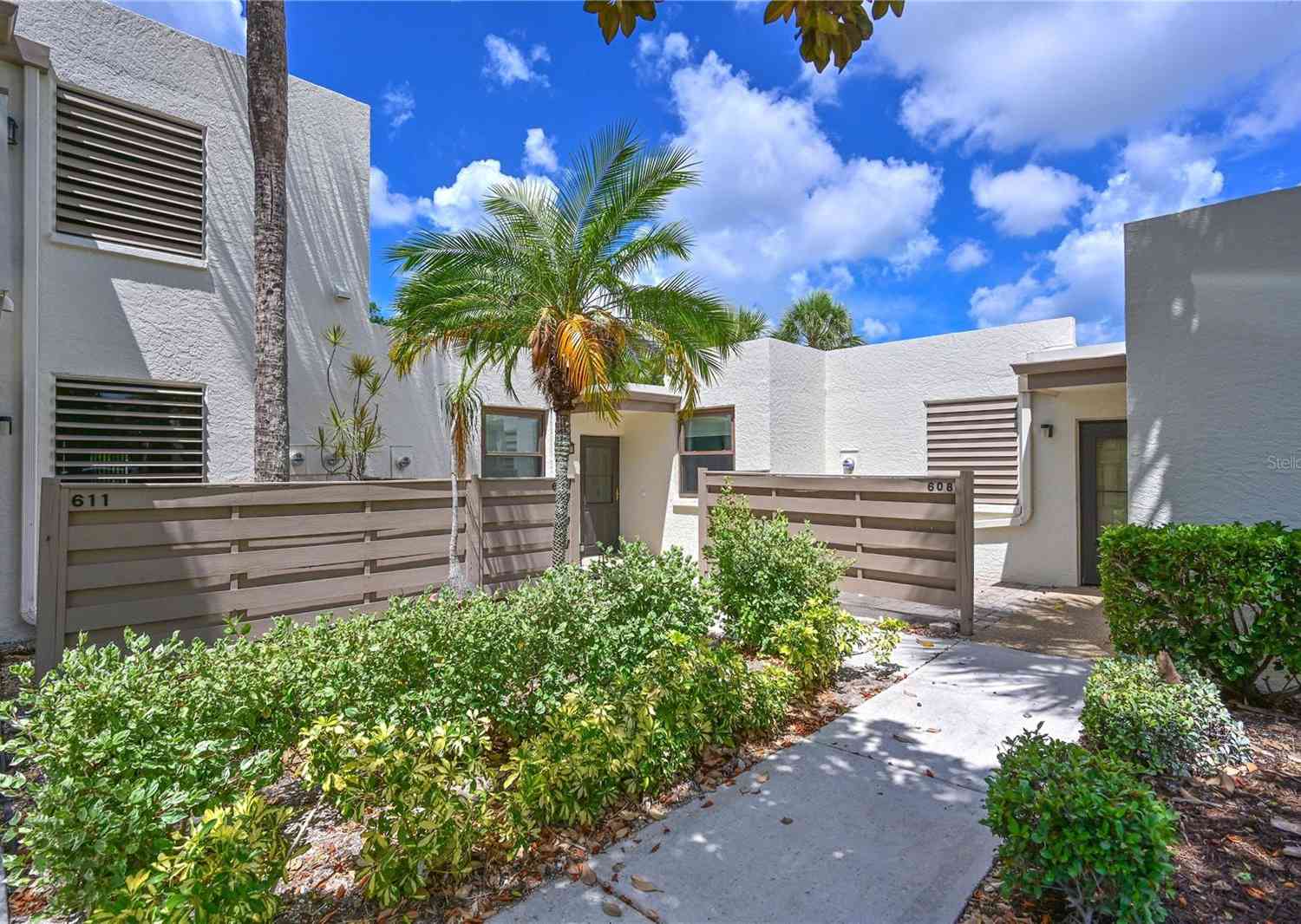 Condo For Sale - 609 Woodlawn Drive<br/> BRADENTON, FL 34210