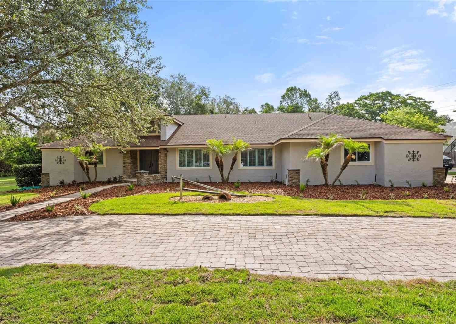 Homes For Sale - 5321 Foxshire Court<br/> ORLANDO, FL 32819