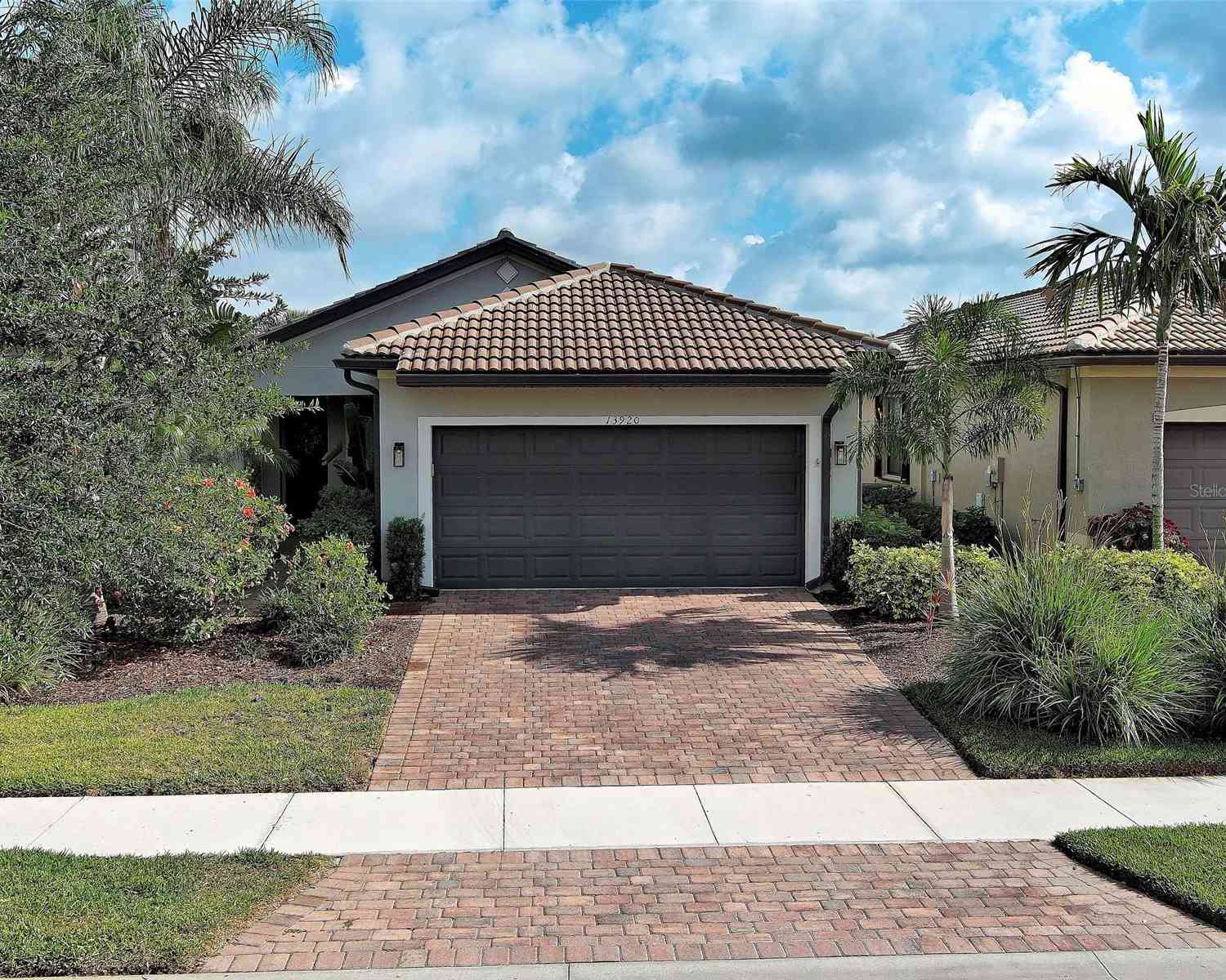Homes For Sale - 13920 Campoleone Street<br/> VENICE, FL 34293