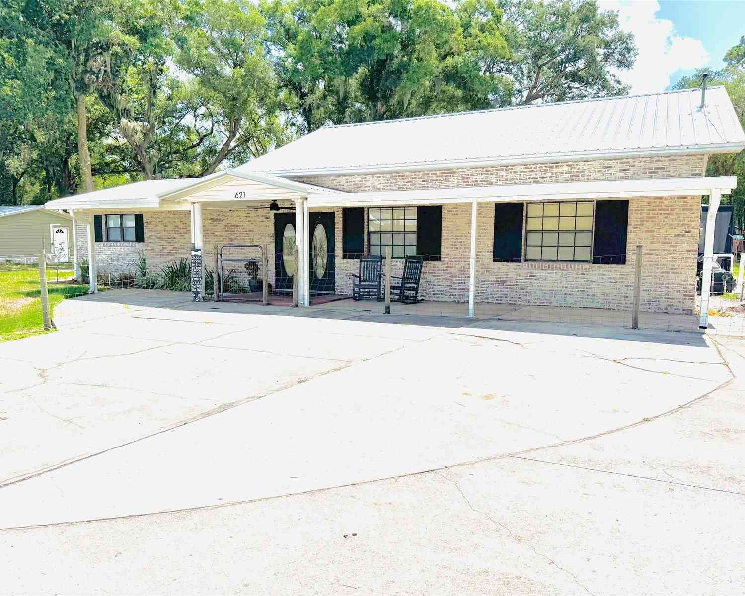 Homes For Sale - 621 Avenue A Wahneta Street<br/> WINTER HAVEN, FL 33880