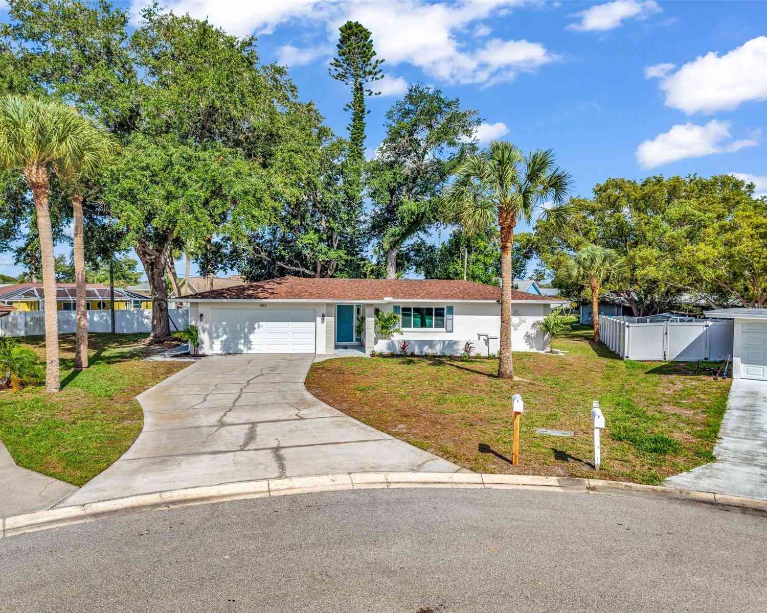 Homes For Sale - 483 Sunnyside Drive<br/> VENICE, FL 34293