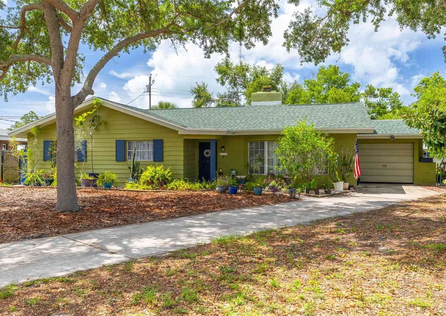 Homes For Sale - 12698 81st Avenue<br/> Pinellas County, SEMINOLE, FL 33776