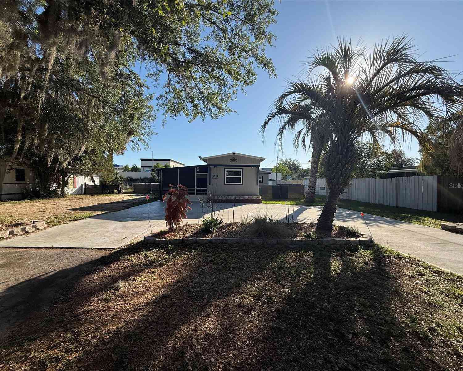 Mobile Home For Sale - 16715 SE 101st Court Road<br/> SUMMERFIELD, FL 34491