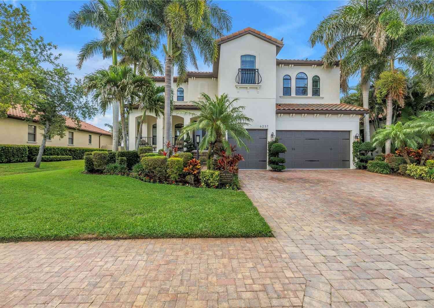 Homes For Sale - 6237 Signature Pointe Lane<br/> BRADENTON, FL 34210