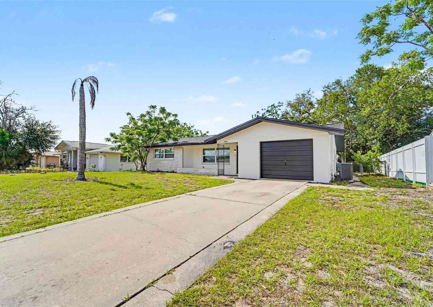 Homes For Sale - 7808 Bracken Drive<br/> PORT RICHEY, FL 34668