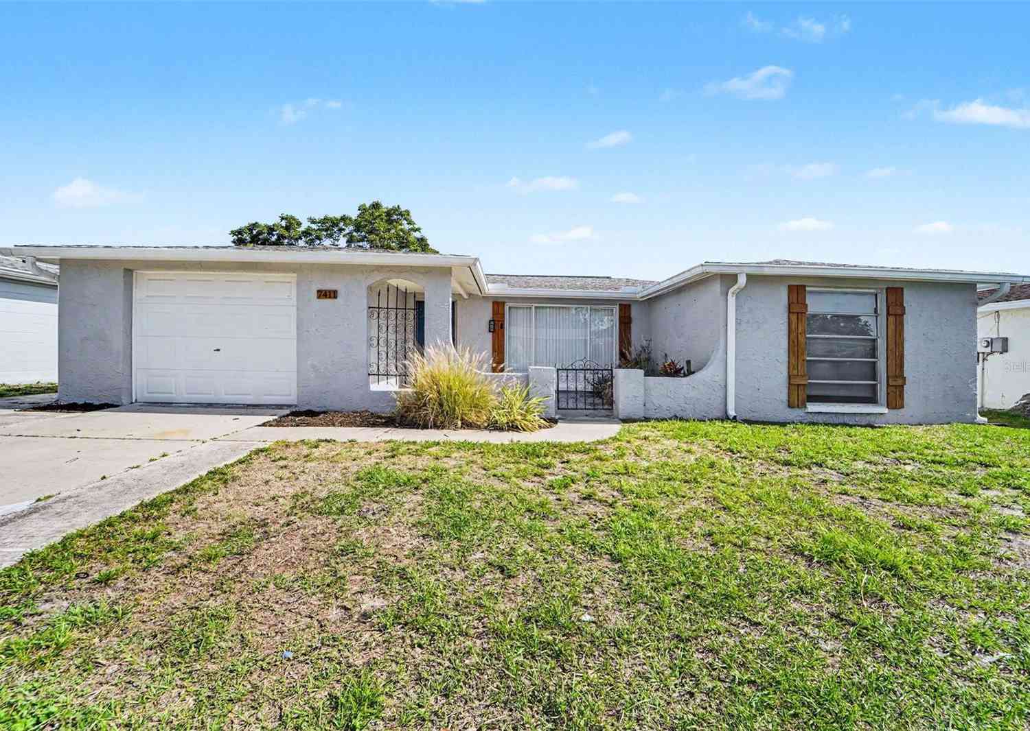 Homes For Sale - 7411 Westcott Drive<br/> PORT RICHEY, FL 34668