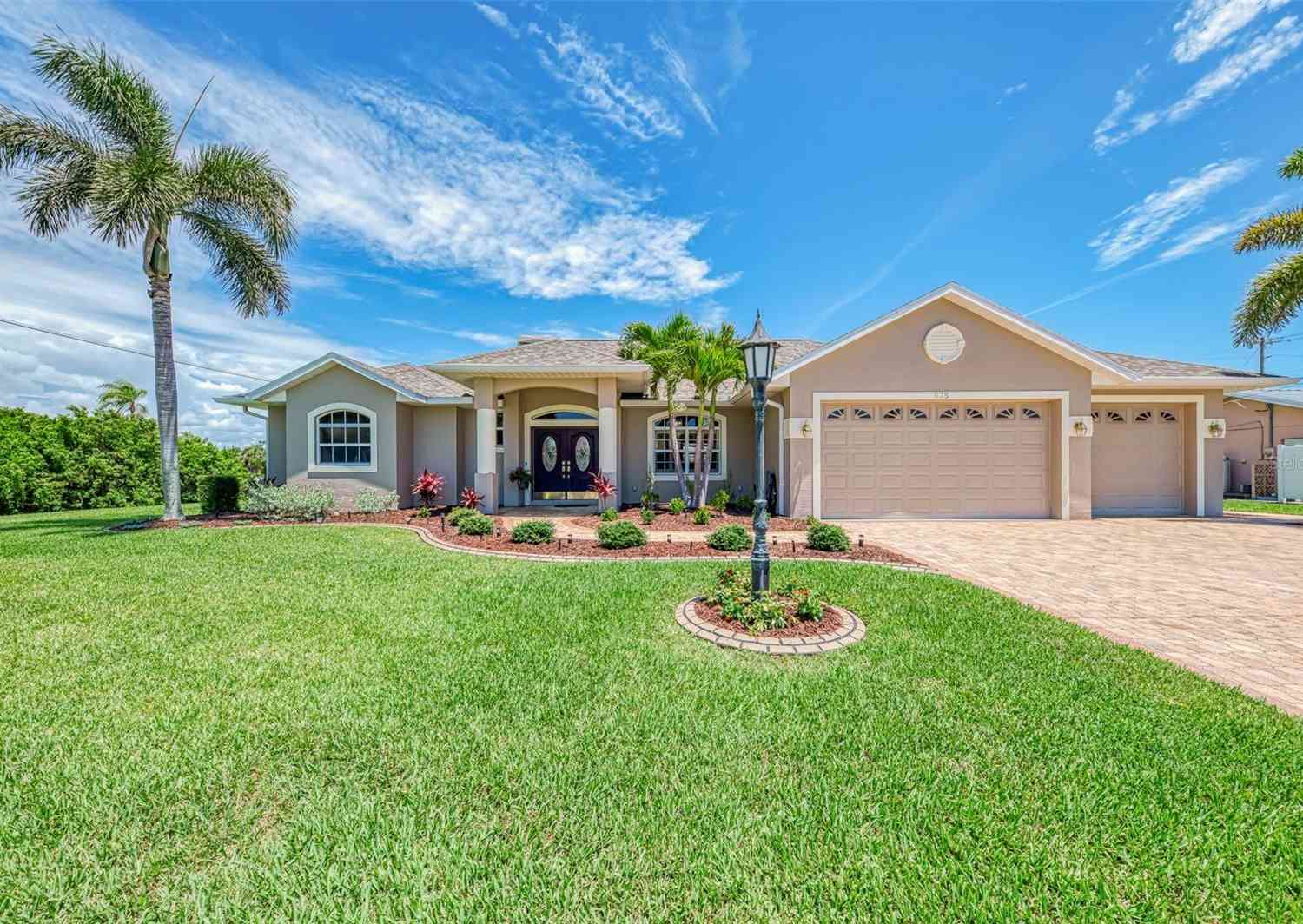 Homes For Sale - 935 Graham Road<br/> VENICE, FL 34293