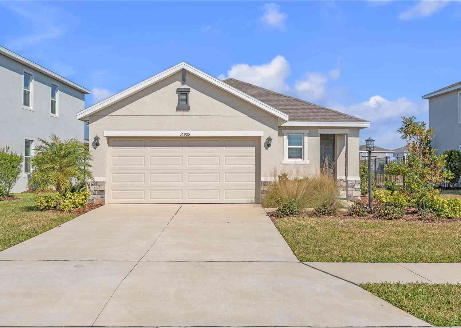 Homes For Sale - 16905 Yard Spring Drive<br/> BRADENTON, FL 34211