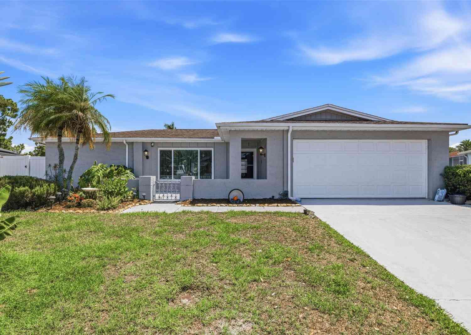 Homes For Sale - 7530 Vienna Lane<br/> PORT RICHEY, FL 34668
