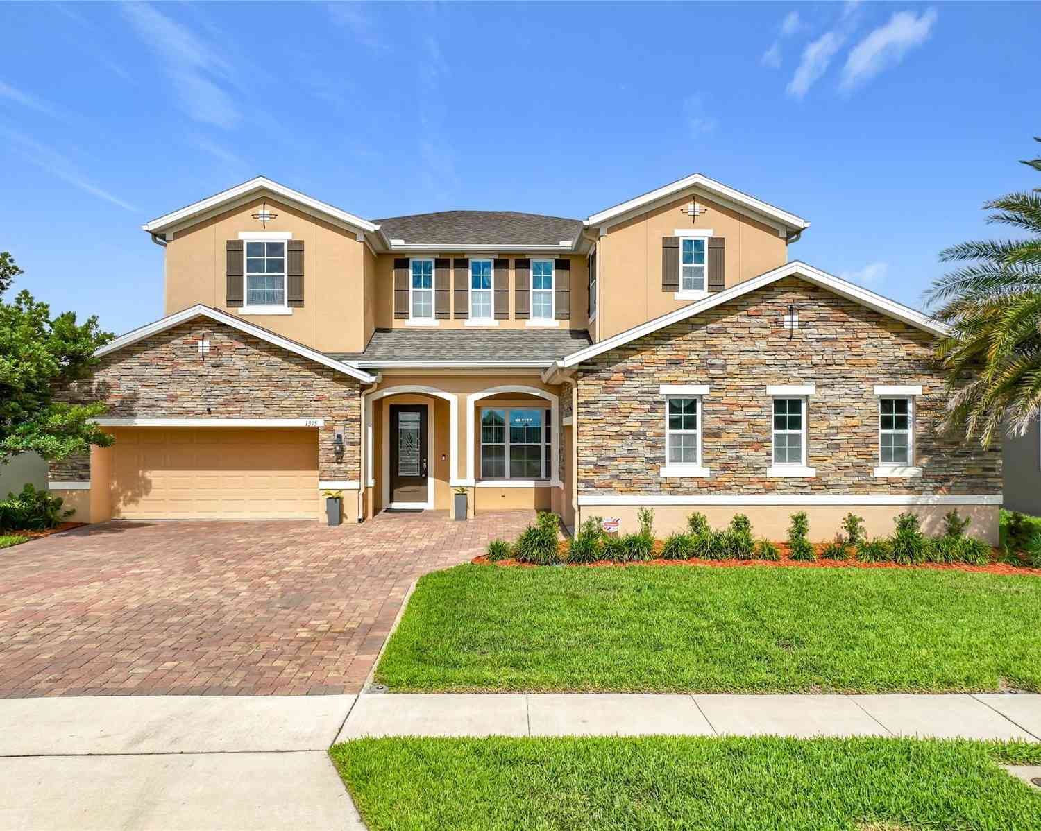 Homes For Sale - 1315 Dusty Pine Drive<br/> Orange County, APOPKA, FL 32703