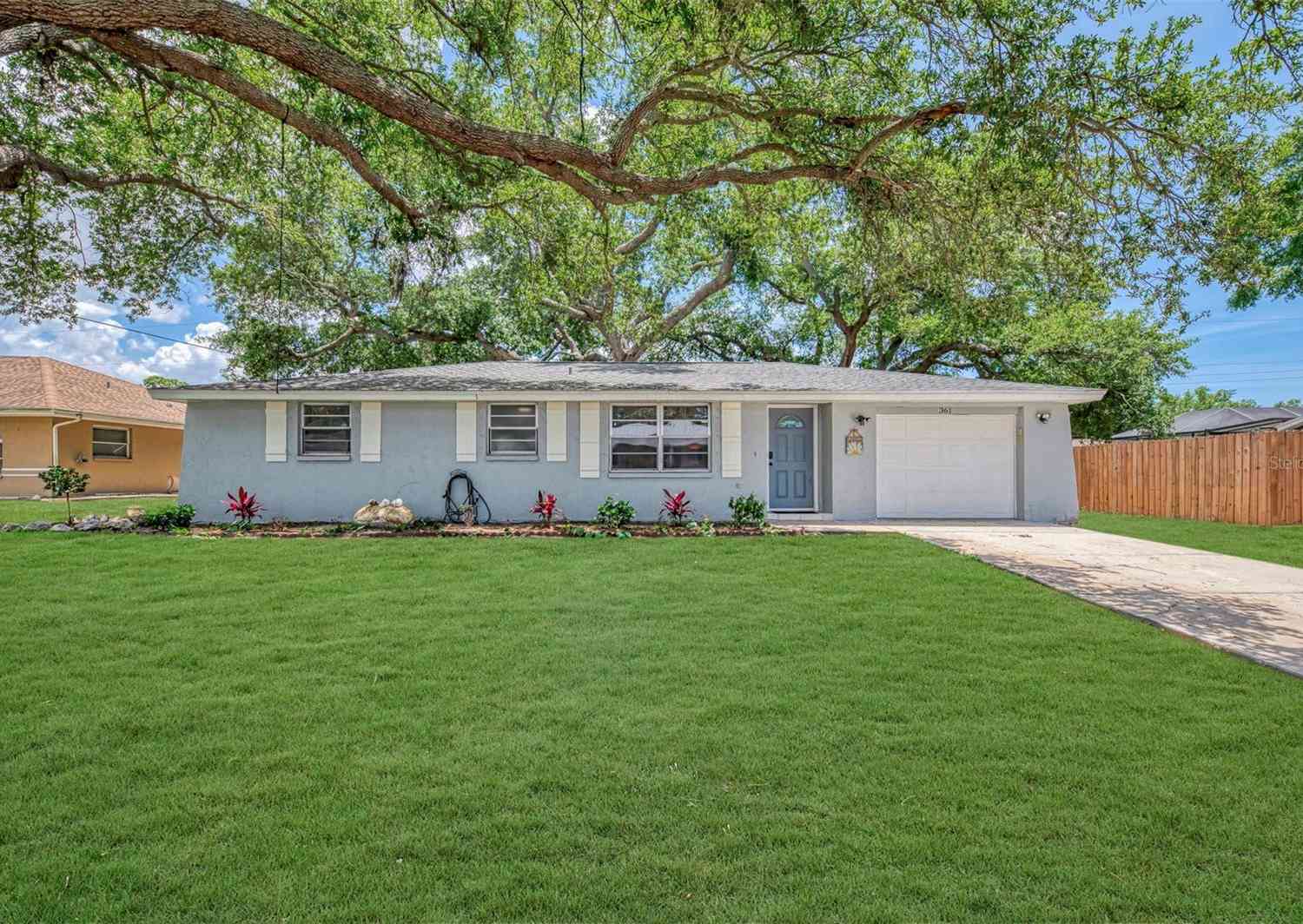 Homes For Sale - 361 Falkland Road<br/> VENICE, FL 34293