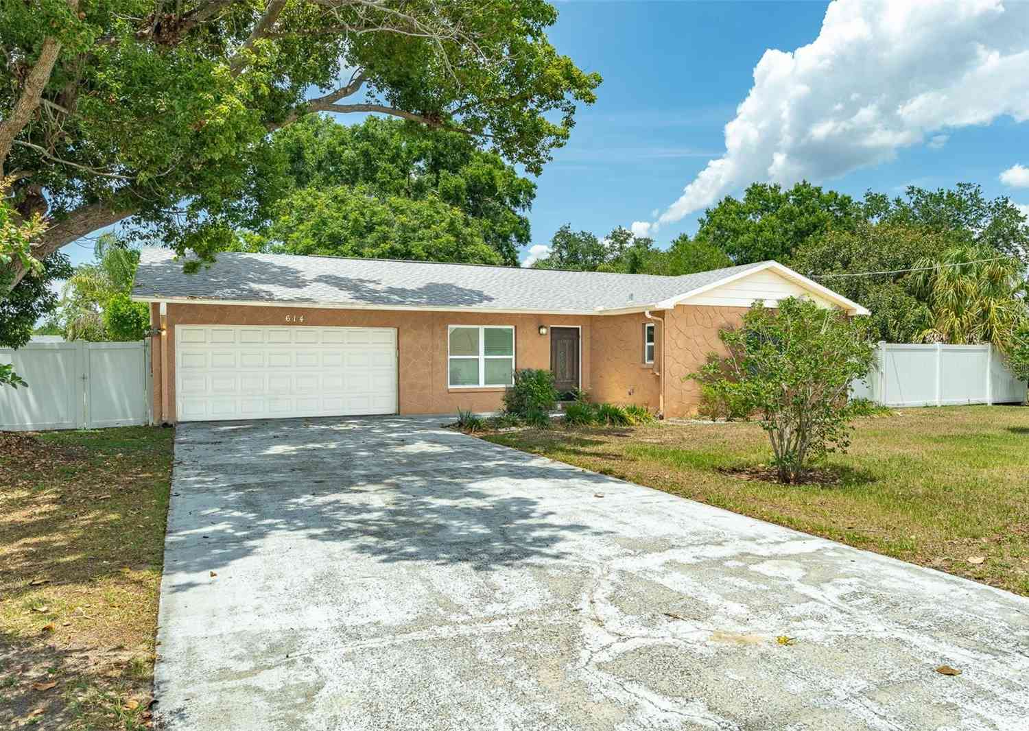 Homes For Sale - 614 E Wheeler Road<br/> Hillsborough County County, SEFFNER, FL 33584