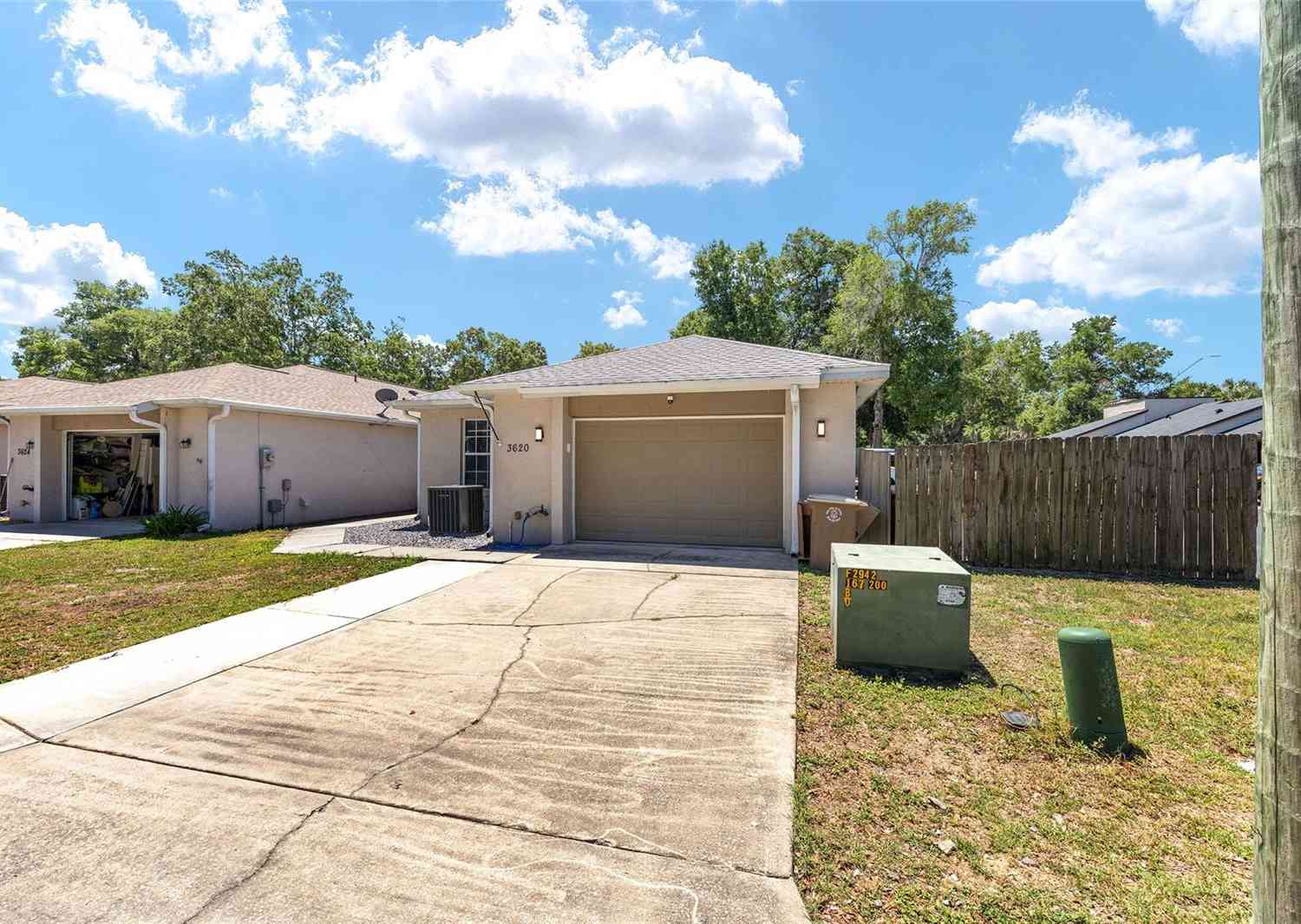 Homes For Sale - 3620 NE 20th Place<br/> OCALA, FL 34470