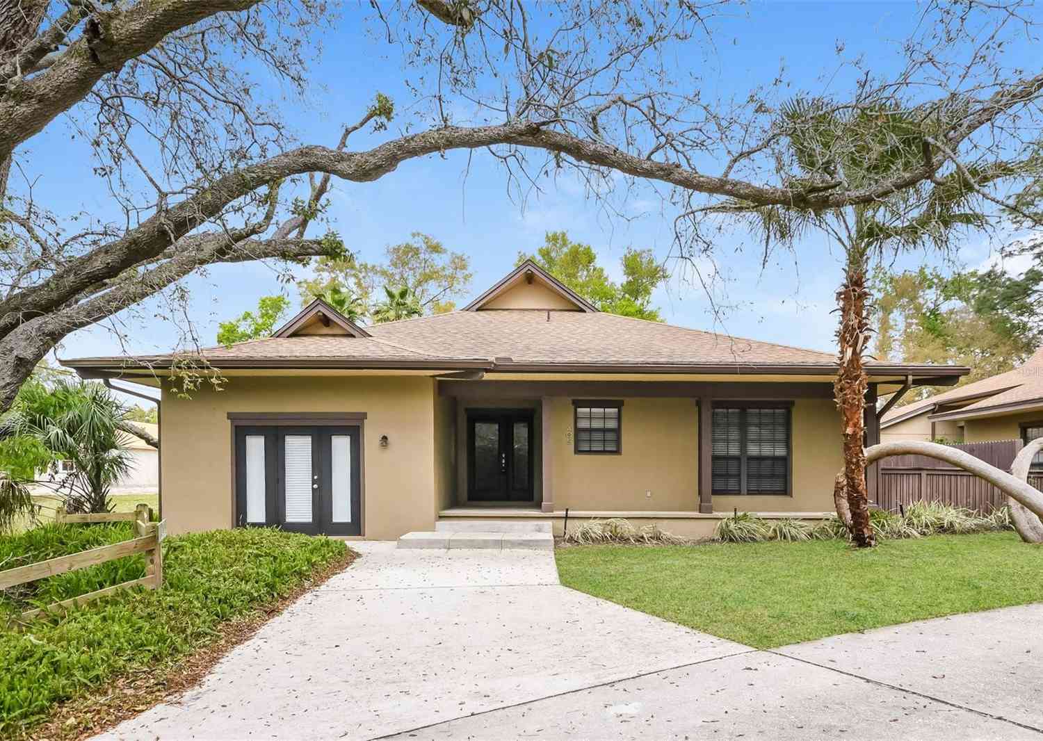 Homes For Sale - 405 Center Street<br/> ALTAMONTE SPRINGS, FL 32701