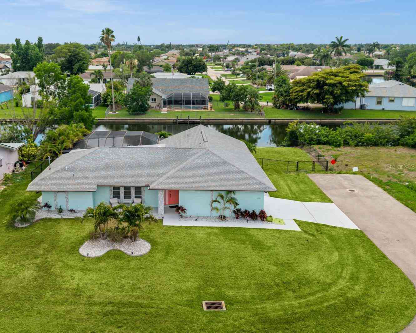 Homes For Sale - 2102 SE 8th Street<br/> Lee County, CAPE CORAL, FL 33990