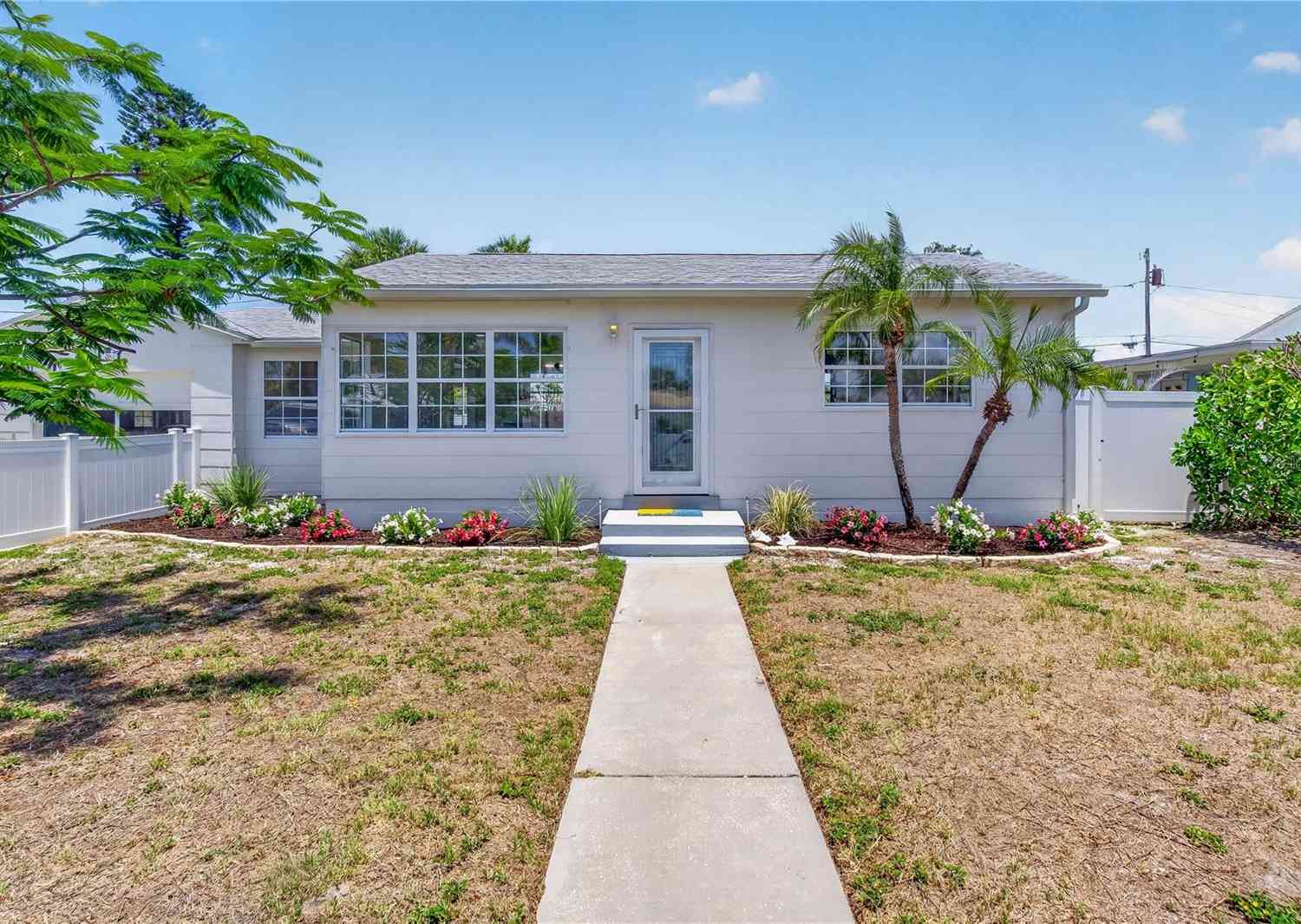Homes For Sale - 260 42nd Avenue<br/> Saint Petersburg Beach, FL 33706