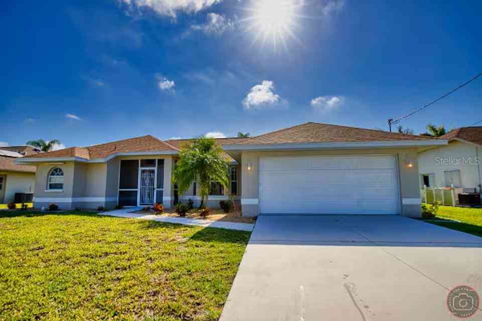 Homes For Sale - 118 Broadmoor Lane<br/> Rotonda, FL 33947