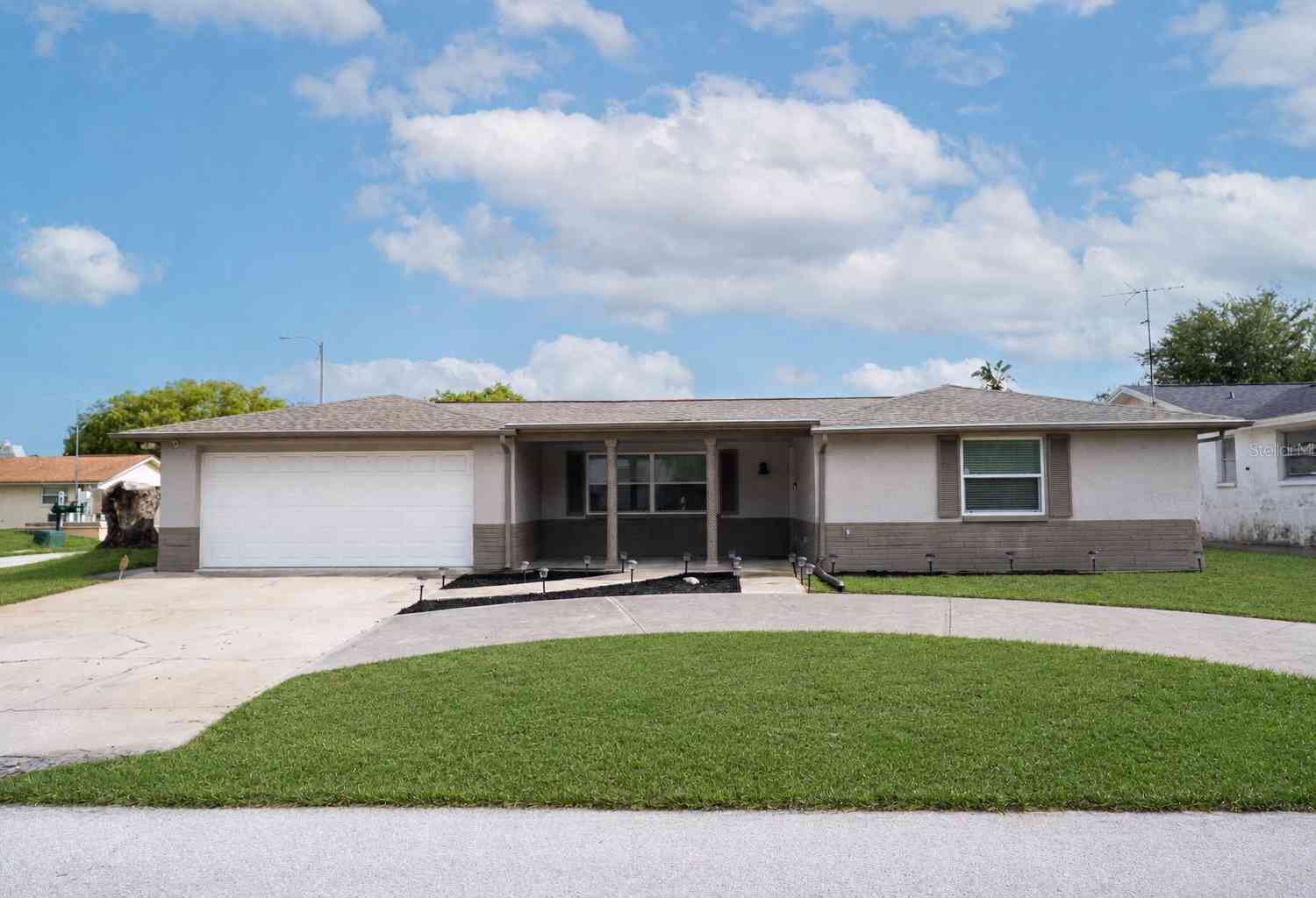 Homes For Sale - 7715 Foxbloom Drive<br/> PORT RICHEY, FL 34668