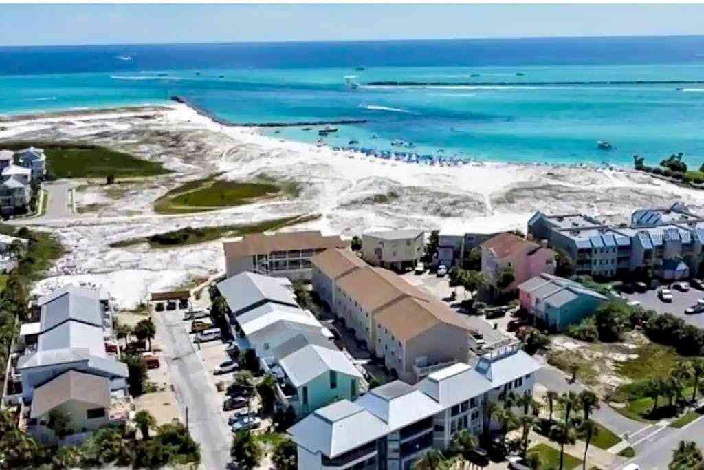 Condo For Sale - 111 Gulf Winds Court #111<br/> DESTIN, FL 32541