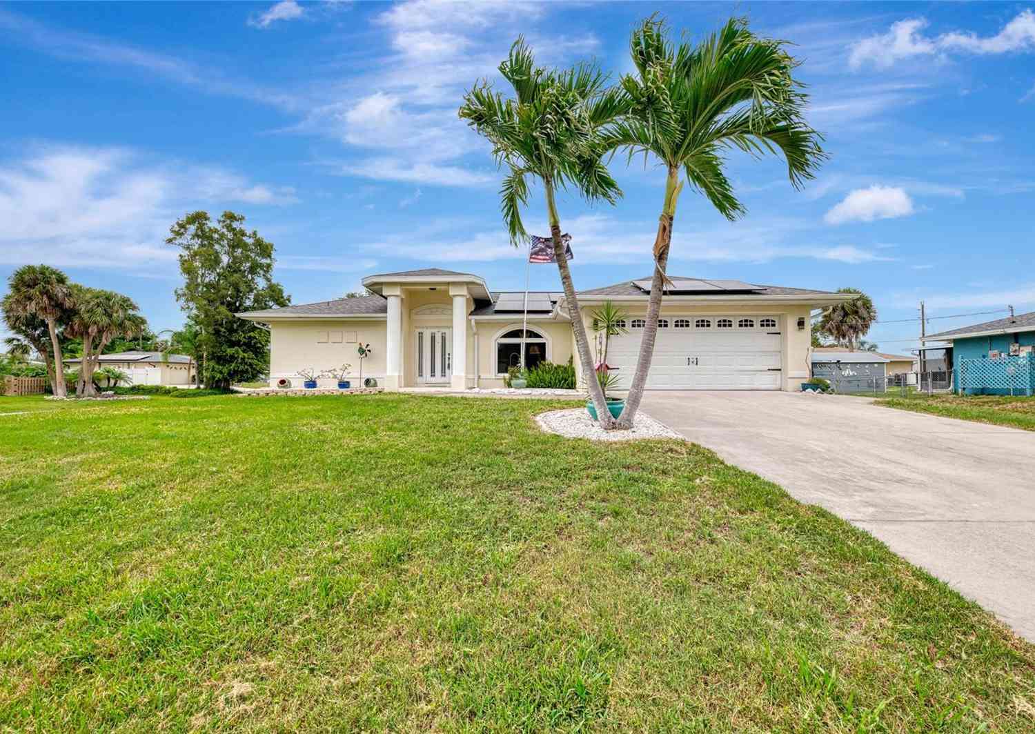 Homes For Sale - 411 Nightingale Road<br/> VENICE, FL 34293