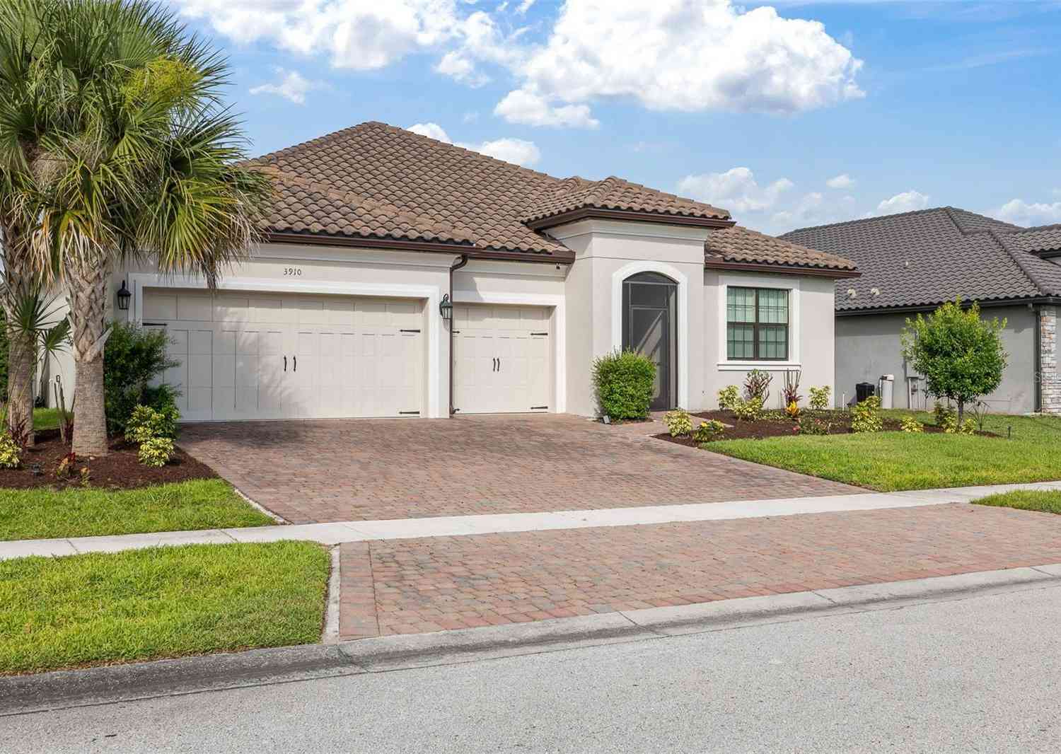 Homes For Sale - 3910 Redfin Place<br/> KISSIMMEE, FL 34746
