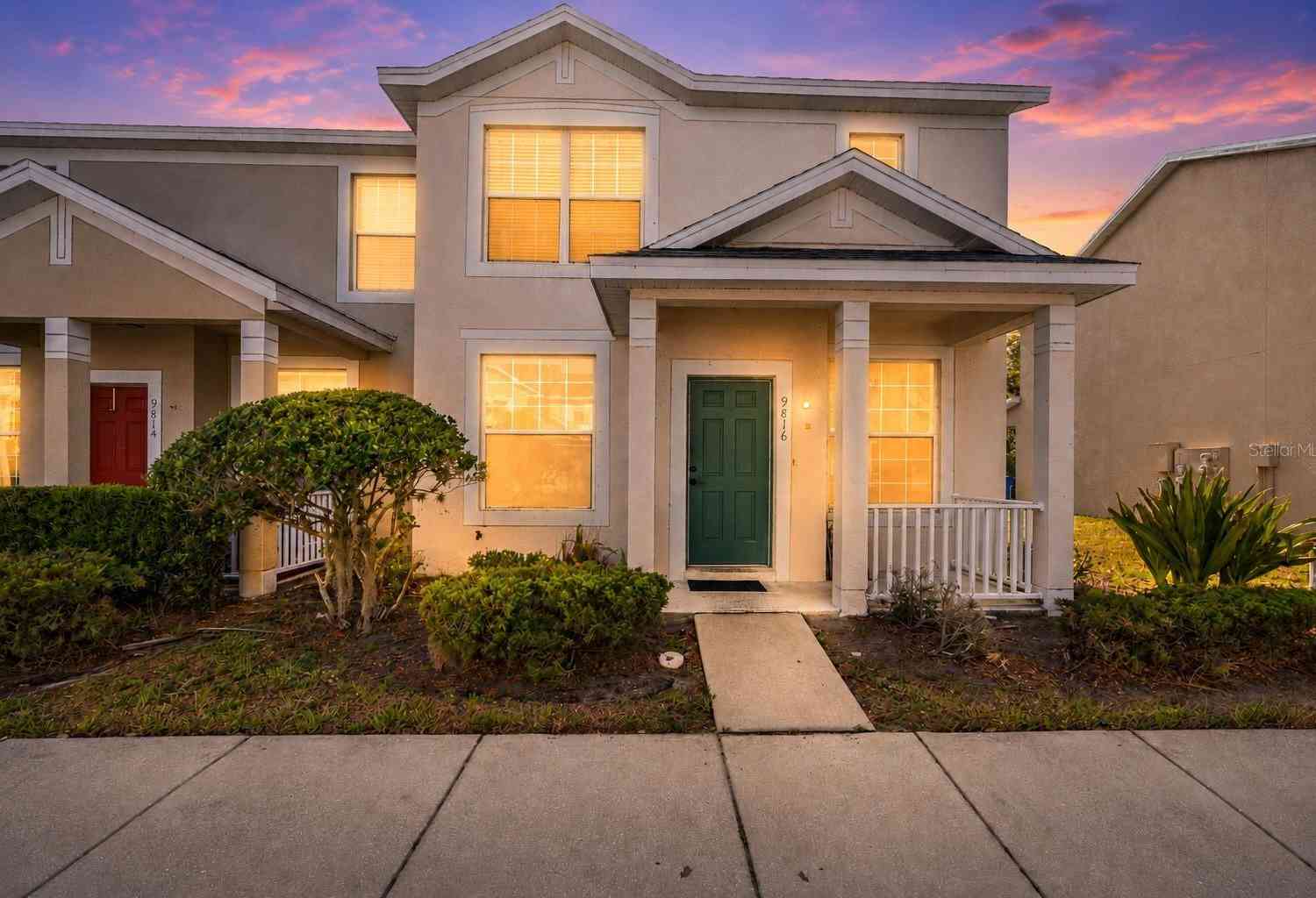 Townhouse For Sale - 9816 Carlsdale Drive<br/> RIVERVIEW, FL 33578