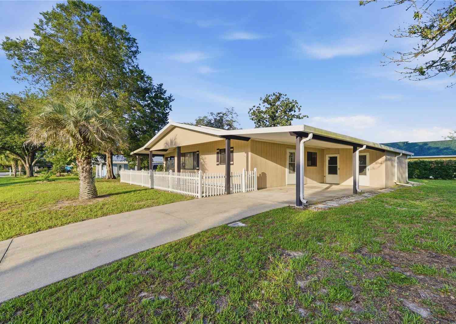 Homes For Sale - 10040 SW 98th Avenue<br/> OCALA, FL 34481