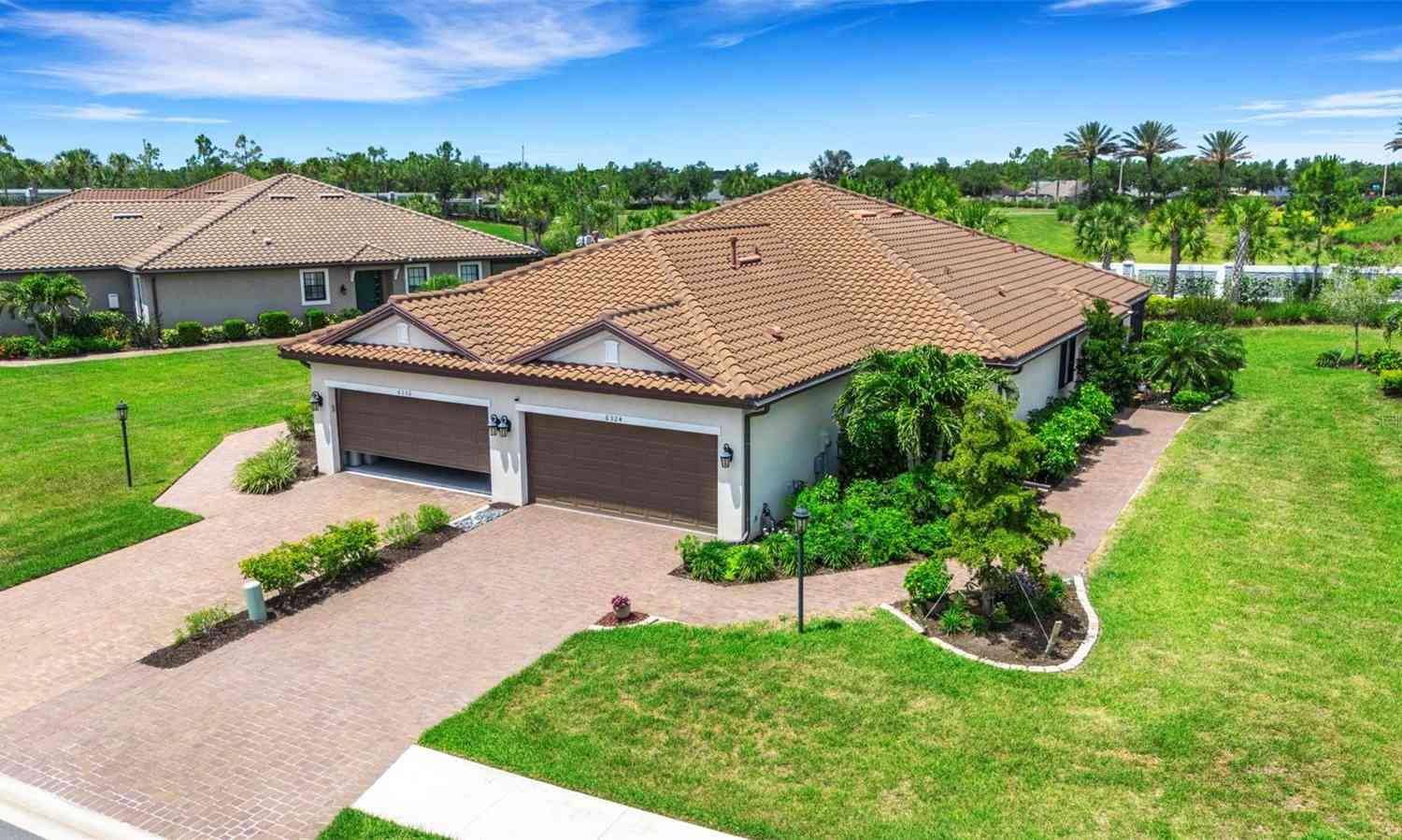 Villa For Sale - 6324 Plateau Court<br/> BRADENTON, FL 34203