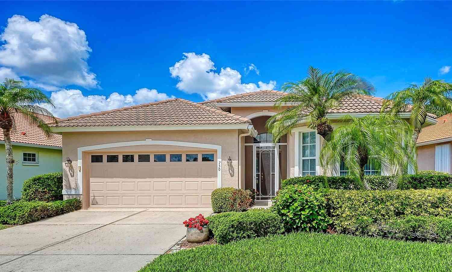 Homes For Sale - 750 Back Nine Drive<br/> VENICE, FL 34285