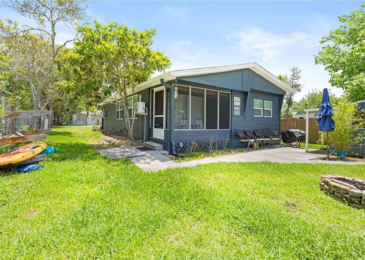 Mobile Home For Sale - 7281 Aberdeen Court<br/> WEEKI WACHEE, FL 34607