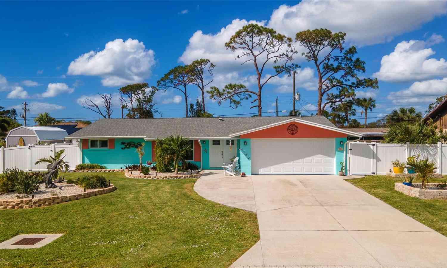 Homes For Sale - 1132 Piedmont Road<br/> VENICE, FL 34293