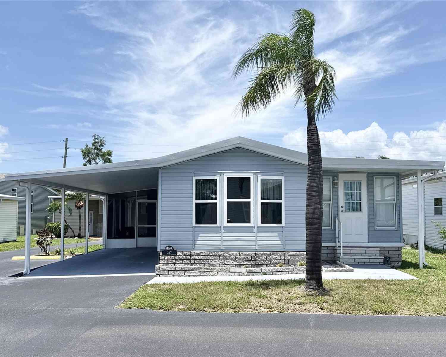 Mobile Home For Sale - 217 Mount Piney Avenue #286<br/> Saint Petersburg, FL 33702
