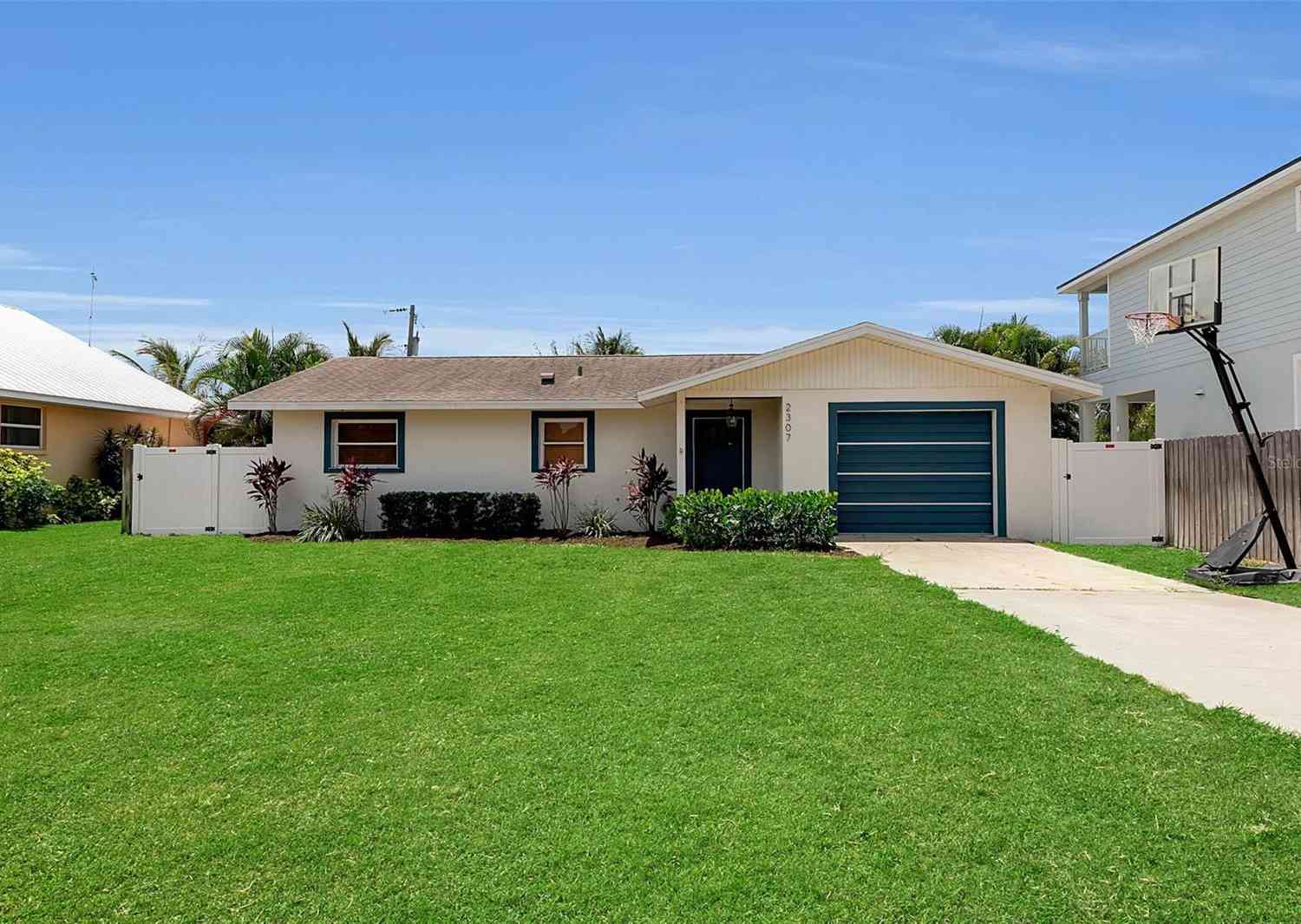 Homes For Sale - 2307 10th Street<br/> PALMETTO, FL 34221