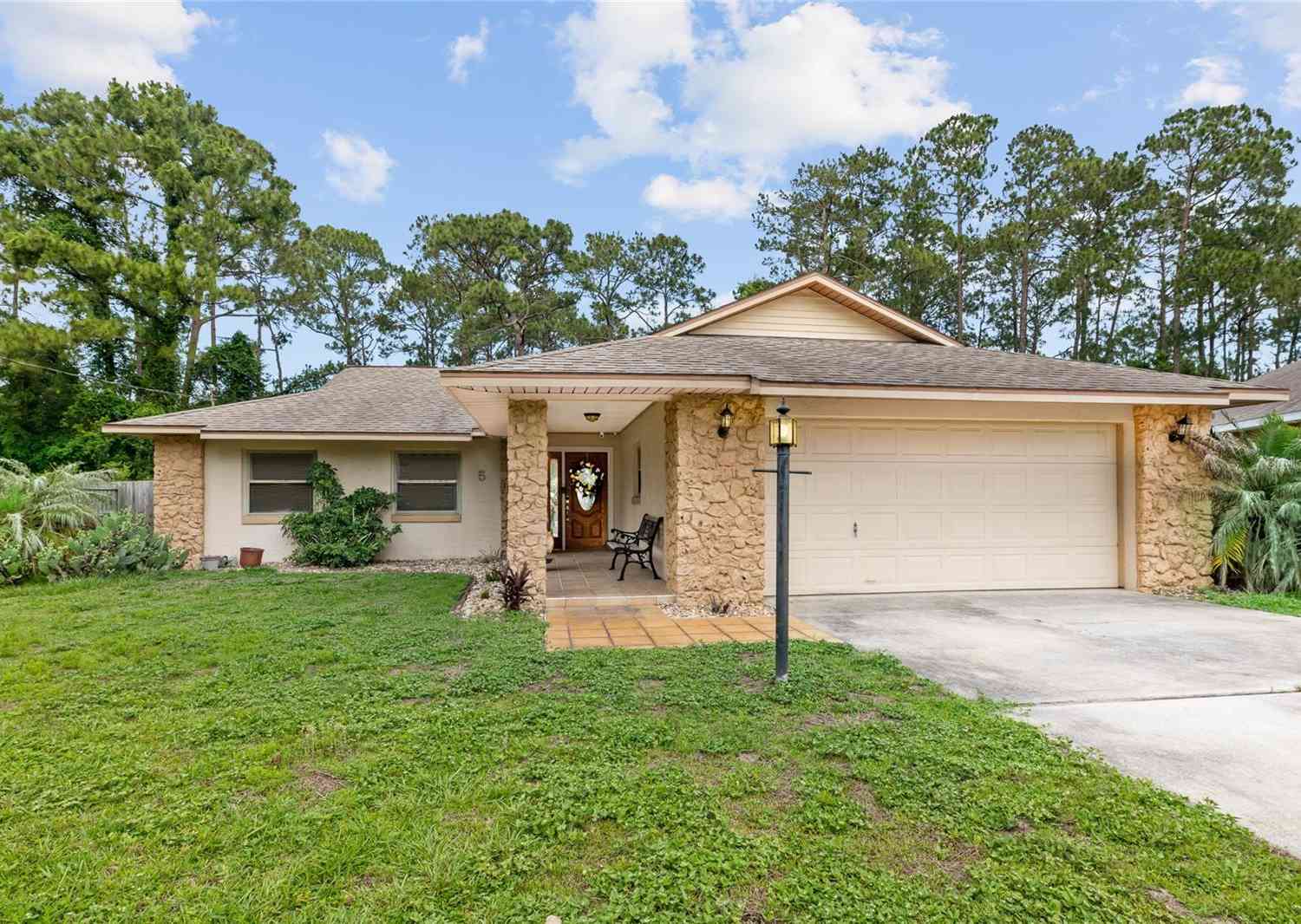 Homes For Sale - 5 Wayland Place<br/> PALM COAST, FL 32164