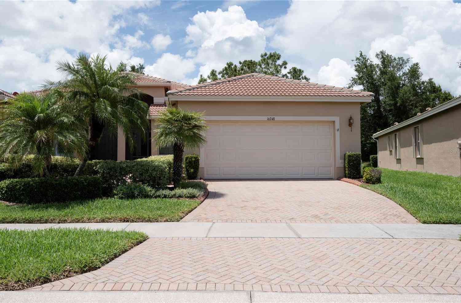 Villa For Sale - 16248 Amethyst Key Drive<br/> Hillsborough County County, WIMAUMA, FL 33598