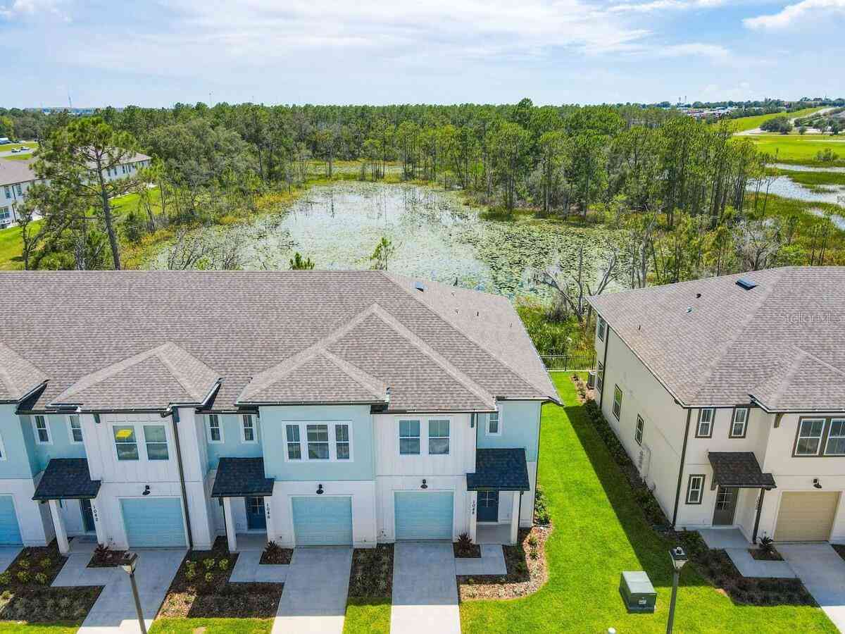 Townhouse For Sale - 1048 Plantation Lane<br/> DAVENPORT, FL 33896