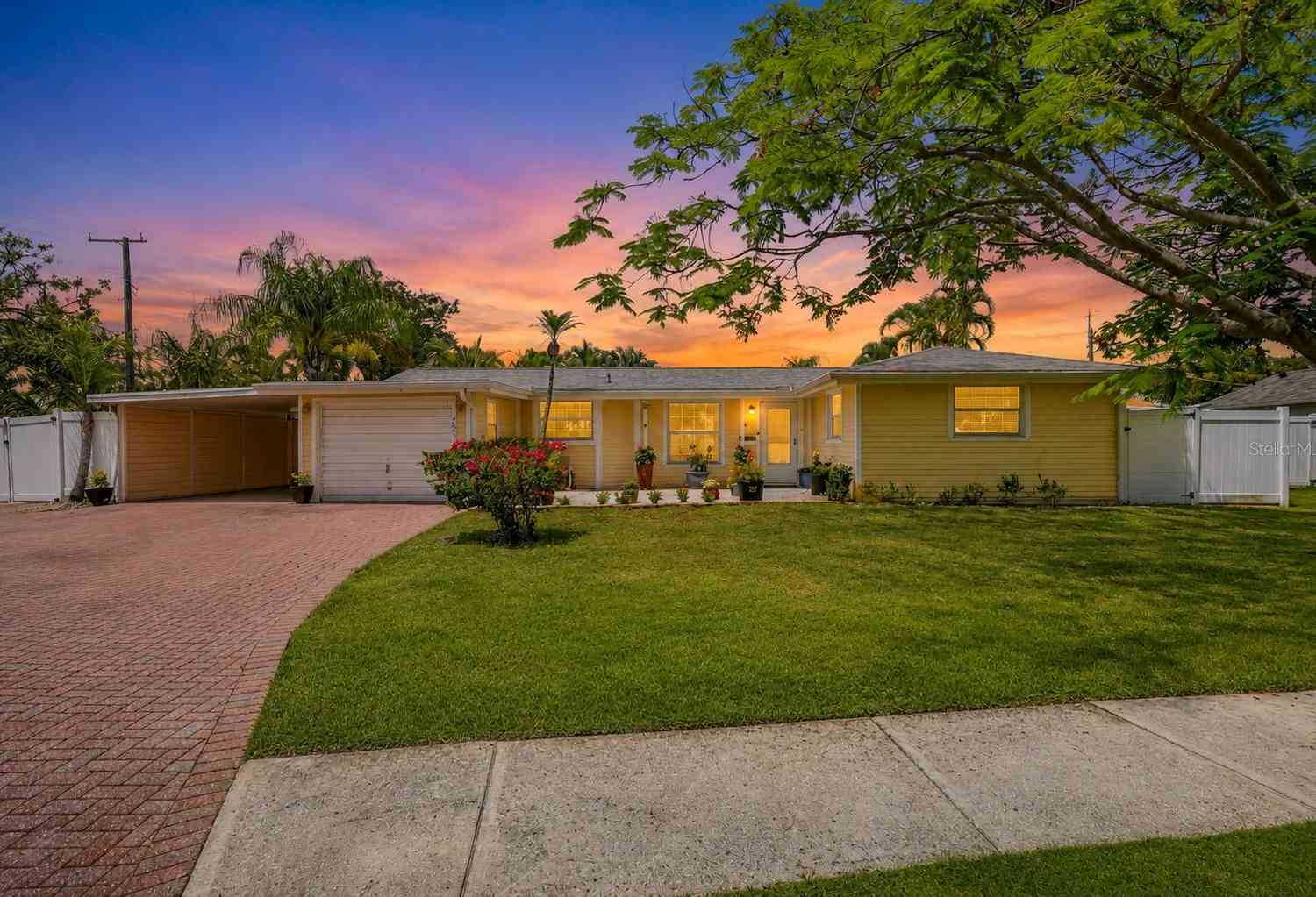 Homes For Sale - 2403 Vermont Avenue<br/> BRADENTON, FL 34208