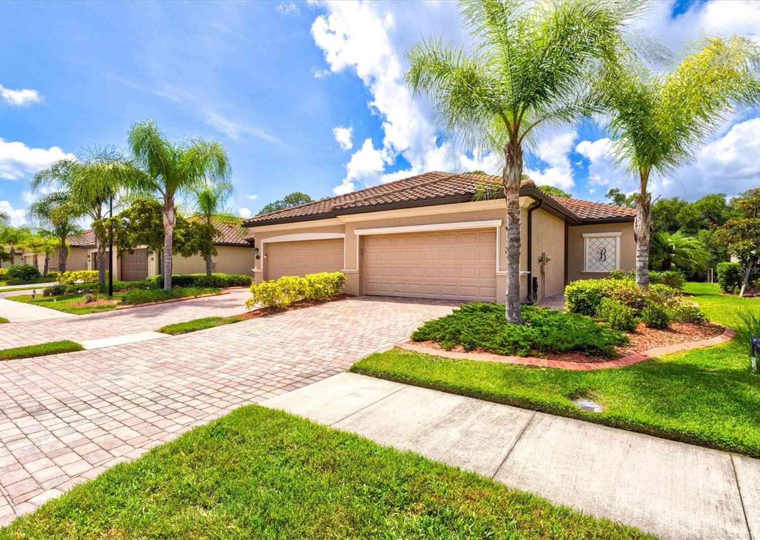 Villa For Sale - 12073 Amica Loop<br/> VENICE, FL 34293