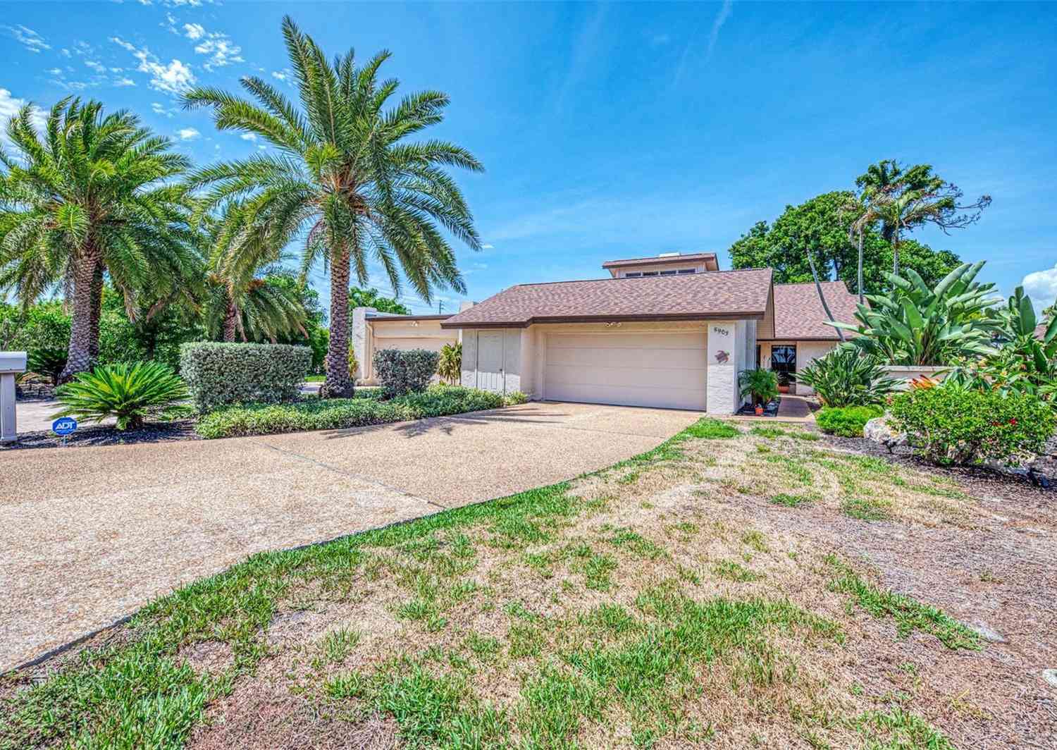 Villa For Sale - 5903 La Vista Lane<br/> BRADENTON, FL 34210