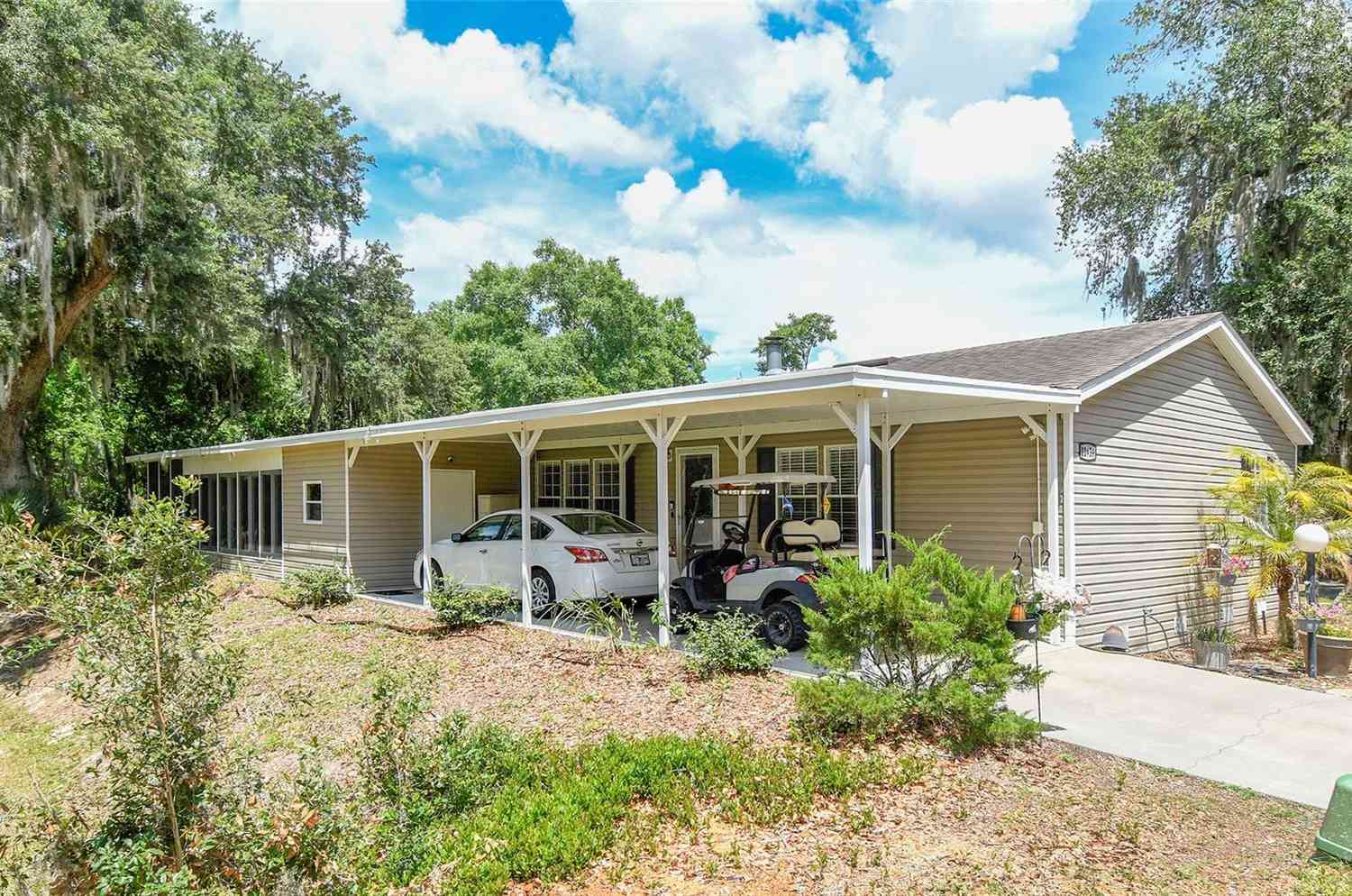 Mobile Home For Sale - 11639 Martell Court<br/> Lake County, LEESBURG, FL 34788