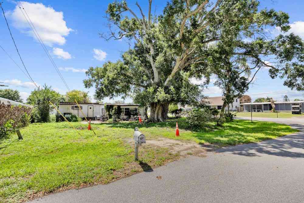 Mobile Home For Sale - 2809 SE 38th Avenue<br/> Okeechobee County, OKEECHOBEE, FL 34974