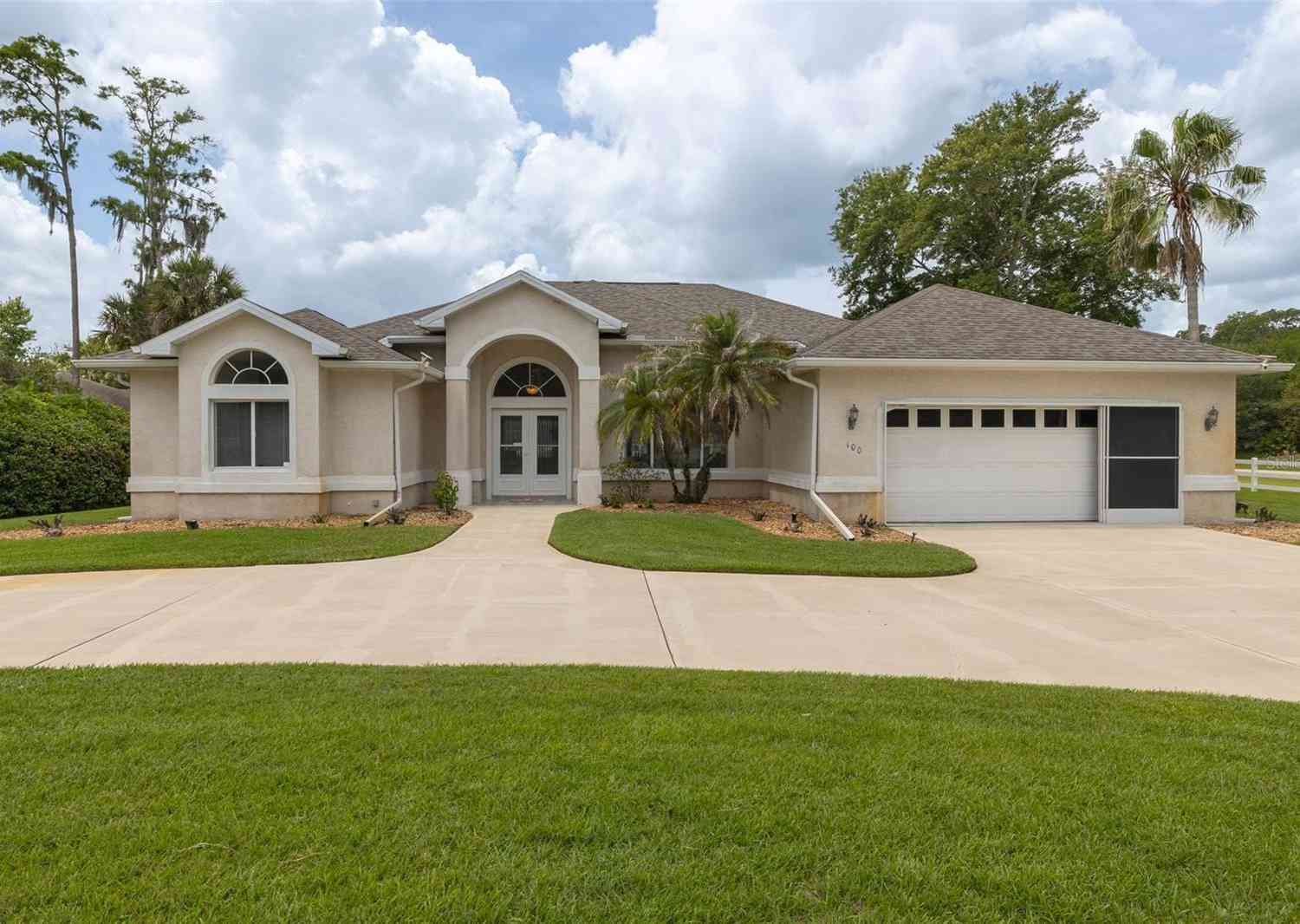 Homes For Sale - 100 Paradise Valley Court<br/> DAYTONA BEACH, FL 32114