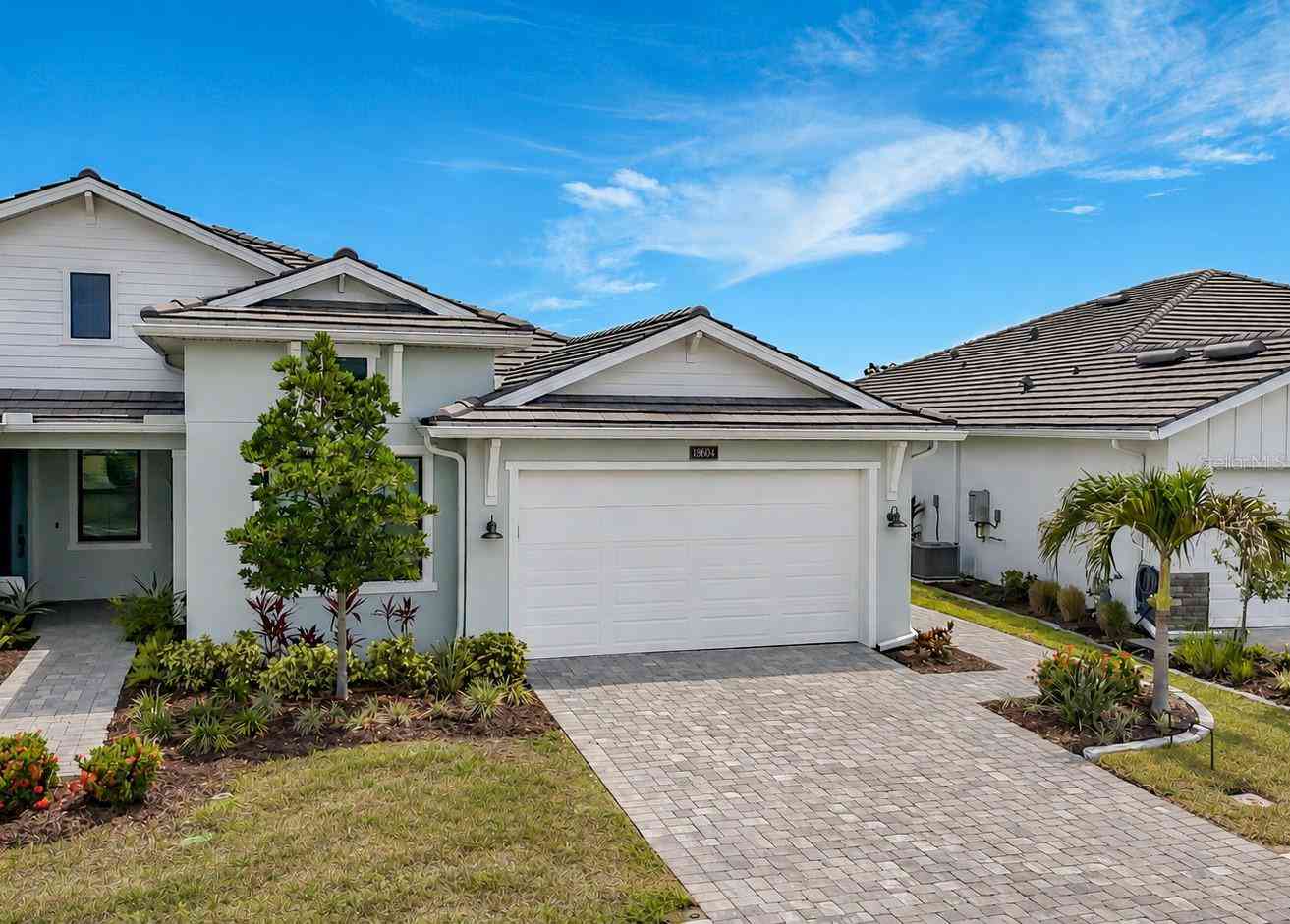 Villa For Sale - 18604 Dayspring Place<br/> VENICE, FL 34293