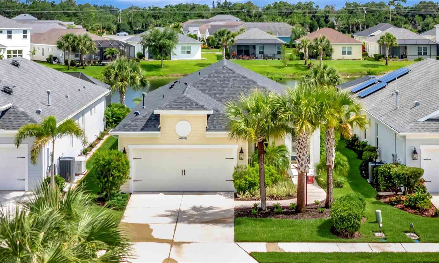 Homes For Sale - 10511 Crooked Creek Court<br/> PARRISH, FL 34219