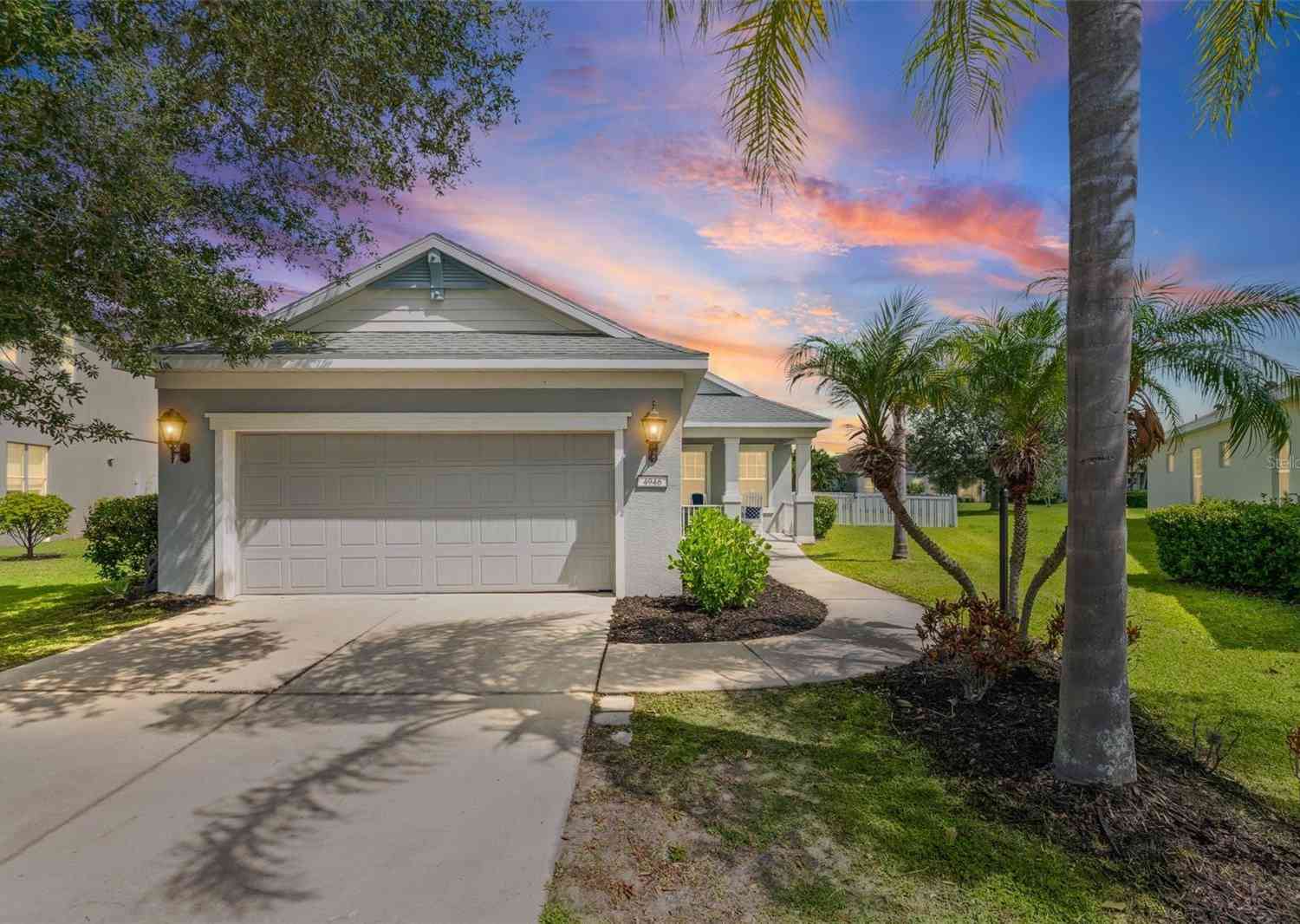 Homes For Sale - 4946 Newport News Circle<br/> BRADENTON, FL 34211